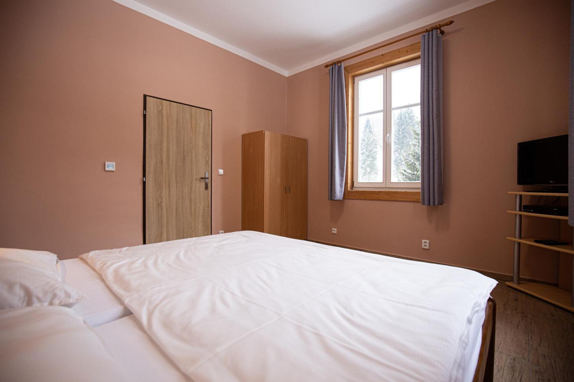 Apartmany Pod Kolonadou Janské Lázně Chambre photo